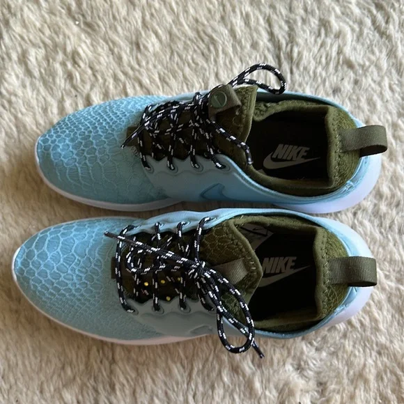 Nike Roshe Two SE Women EUC - Picture 9 of 15